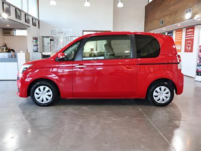 2014 Toyota Spade - Thumbnail