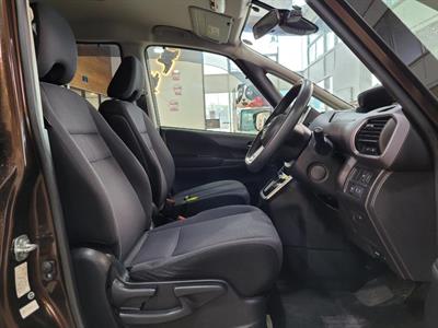 2017 Nissan Serena - Thumbnail