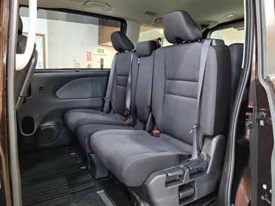2017 Nissan Serena - Thumbnail
