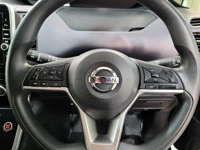 2017 Nissan Serena - Thumbnail