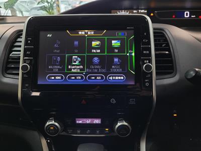 2017 Nissan Serena - Thumbnail