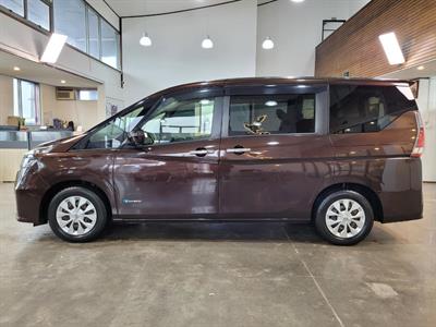 2017 Nissan Serena - Thumbnail