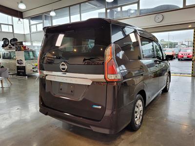 2017 Nissan Serena - Thumbnail