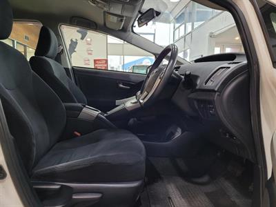 2014 Toyota Prius - Thumbnail