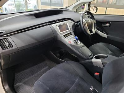 2014 Toyota Prius - Thumbnail