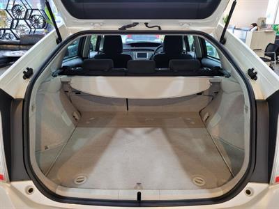 2014 Toyota Prius - Thumbnail