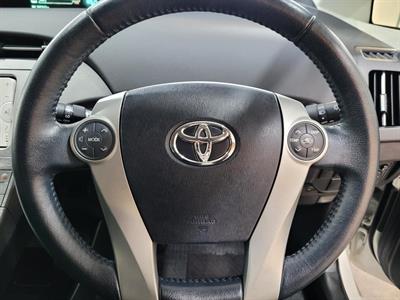 2014 Toyota Prius - Thumbnail