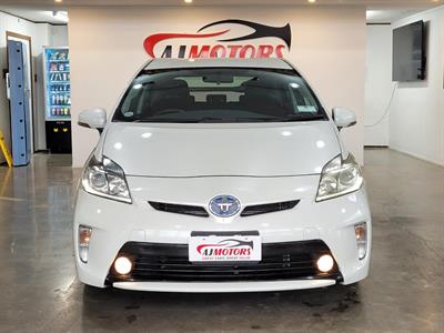 2014 Toyota Prius - Thumbnail
