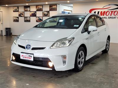 2014 Toyota Prius - Thumbnail
