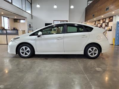 2014 Toyota Prius - Thumbnail