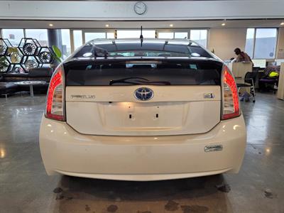 2014 Toyota Prius - Thumbnail