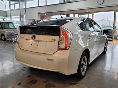 2014 Toyota Prius - Thumbnail