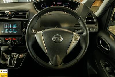 2015 Nissan Serena - Thumbnail