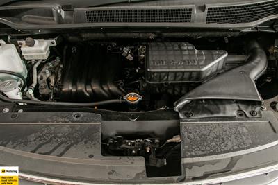 2015 Nissan Serena - Thumbnail