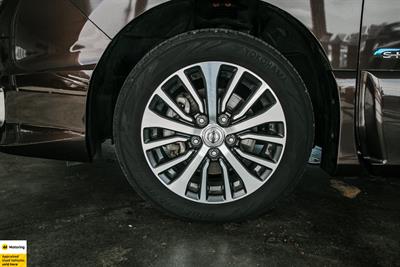 2015 Nissan Serena - Thumbnail