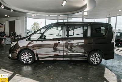 2015 Nissan Serena - Thumbnail