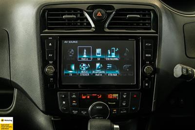 2015 Nissan Serena - Thumbnail