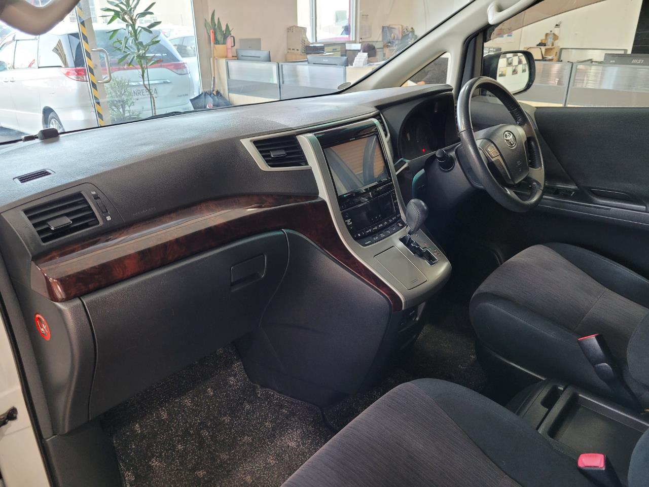 2014 Toyota Alphard