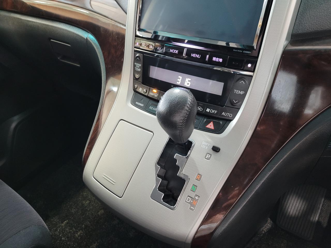 2014 Toyota Alphard