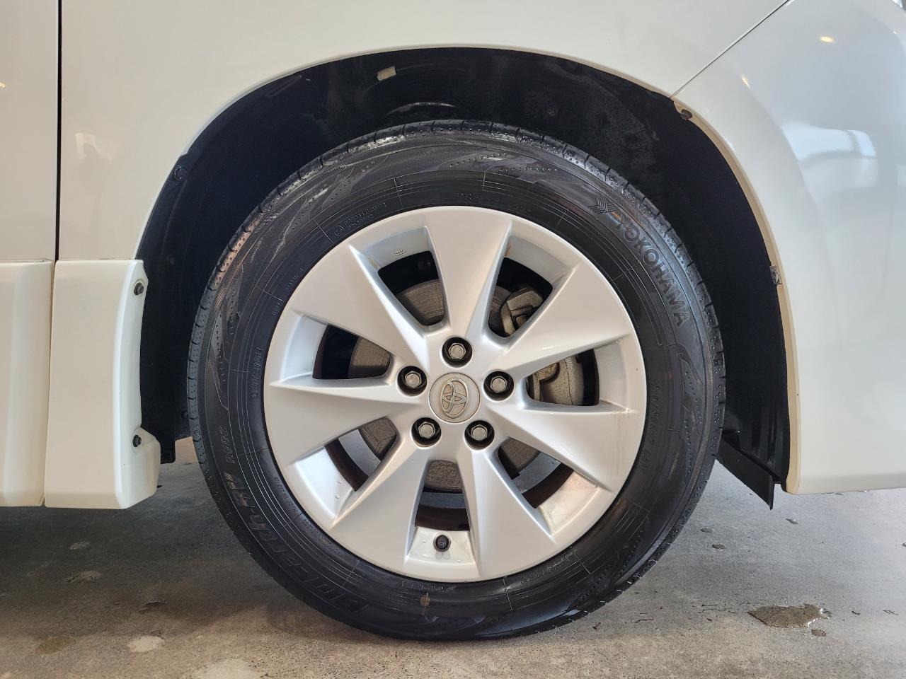 2014 Toyota Alphard