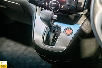 2016 Nissan Serena - Thumbnail