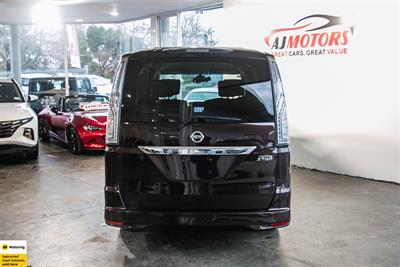 2016 Nissan Serena - Thumbnail