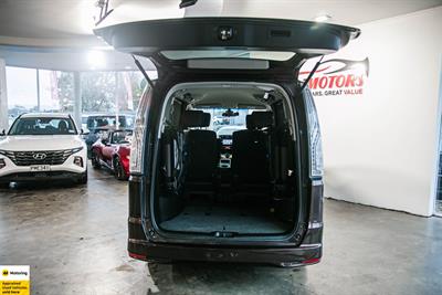 2016 Nissan Serena - Thumbnail