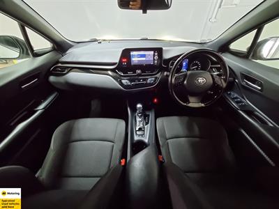 2017 Toyota C-HR - Thumbnail