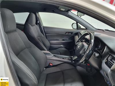 2017 Toyota C-HR - Thumbnail
