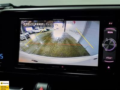 2017 Toyota C-HR - Thumbnail