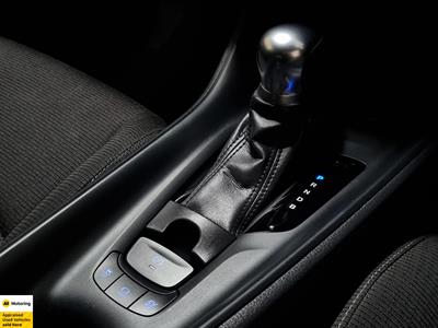 2017 Toyota C-HR - Thumbnail