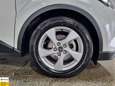 2017 Toyota C-HR - Thumbnail