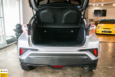2018 Toyota C-HR - Thumbnail