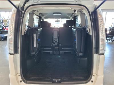 2013 Nissan Serena - Thumbnail