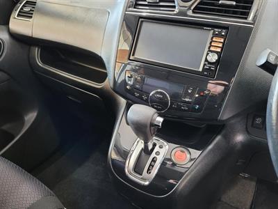 2013 Nissan Serena - Thumbnail