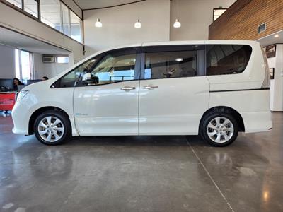 2013 Nissan Serena - Thumbnail