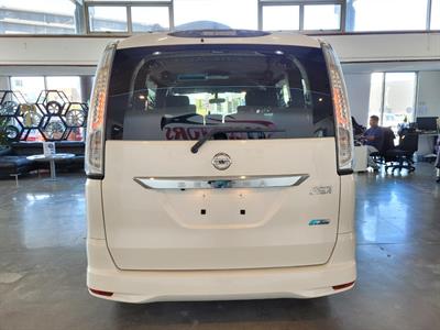 2013 Nissan Serena - Thumbnail