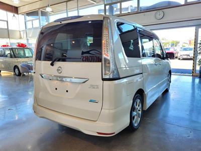 2013 Nissan Serena - Thumbnail
