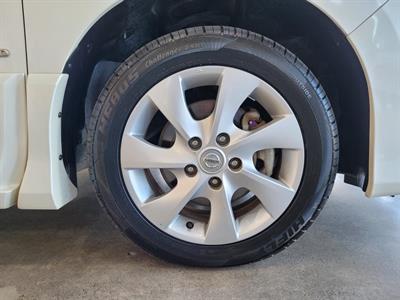 2013 Nissan Serena - Thumbnail