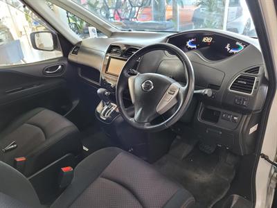 2013 Nissan Serena - Thumbnail