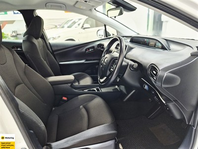 2019 Toyota Prius - Thumbnail
