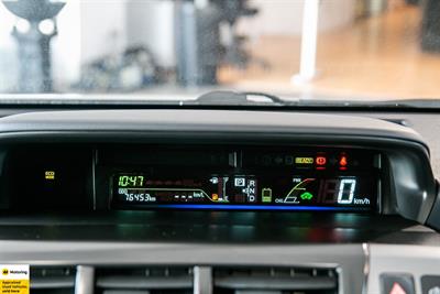 2014 Toyota Prius Alpha - Thumbnail