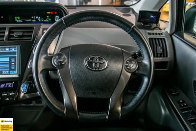 2014 Toyota Prius Alpha - Thumbnail