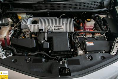 2014 Toyota Prius Alpha - Thumbnail