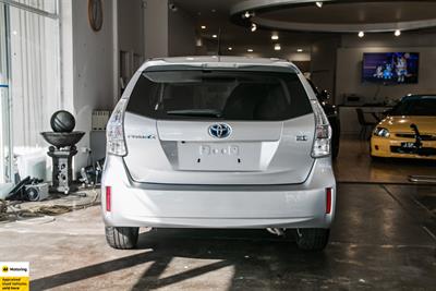 2014 Toyota Prius Alpha - Thumbnail