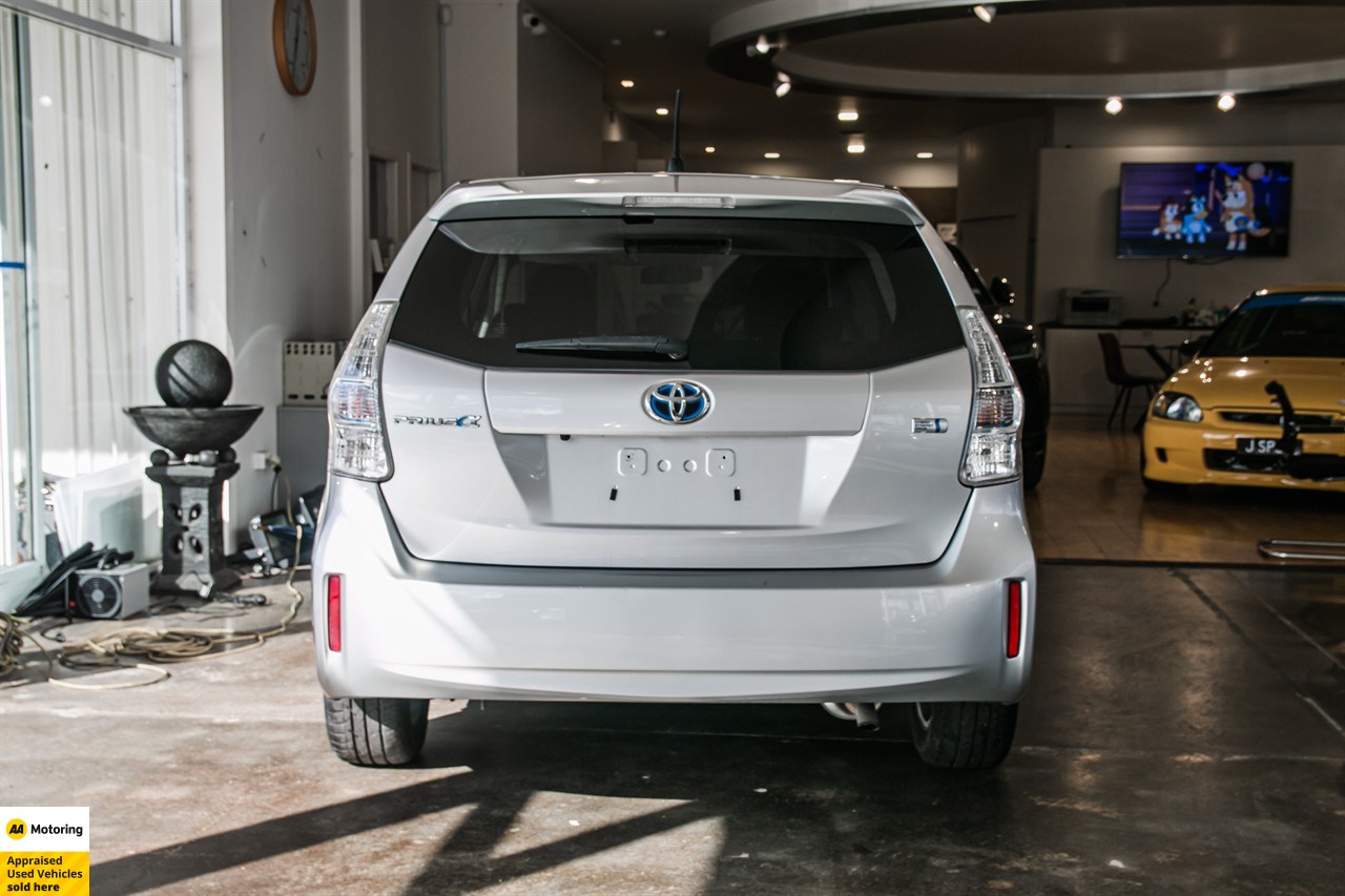 2014 Toyota Prius Alpha