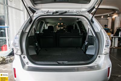 2014 Toyota Prius Alpha - Thumbnail