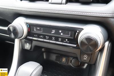 2020 Toyota RAV4 - Thumbnail