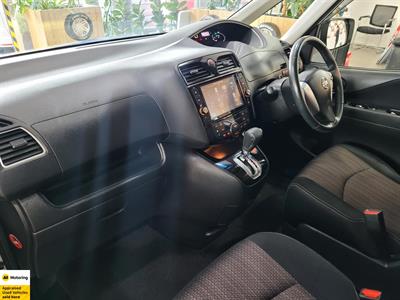 2016 Nissan Serena - Thumbnail