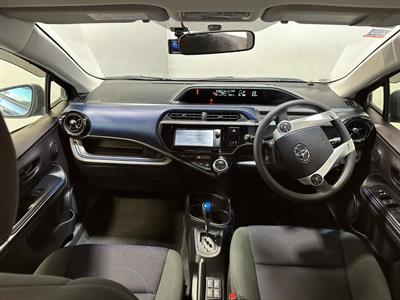 2015 Toyota Aqua - Thumbnail